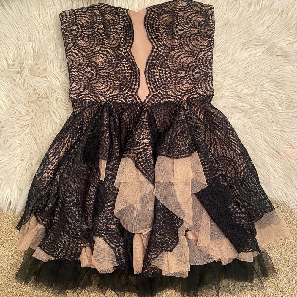 BCBG- Norelle Strapless Scalloped Lace Dress